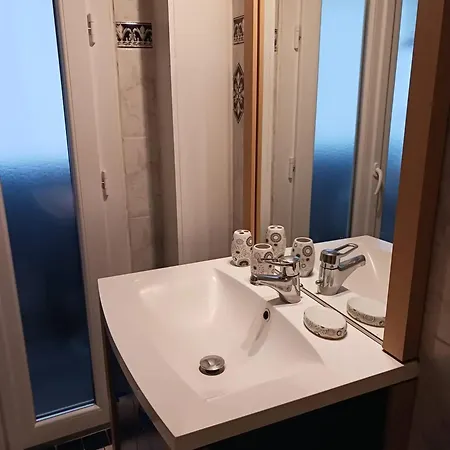 Moderne A Avec Vue Sur La Montagne 아파트 *
